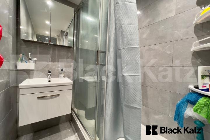 Generous duplex apartment with balcony  Coopers Road, Bermondsey